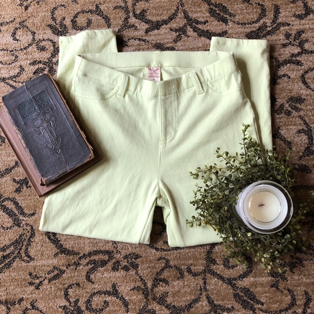 Ladies Faded Glory Knit Color Jeggings.